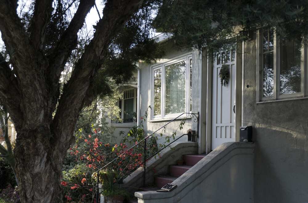 A Peek Inside taylor swift's house in Beverly Hills