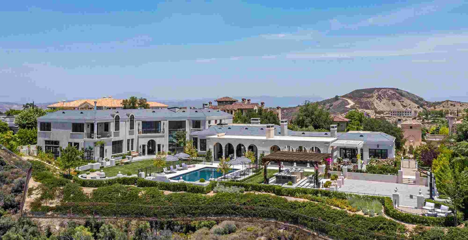 trae young mansion