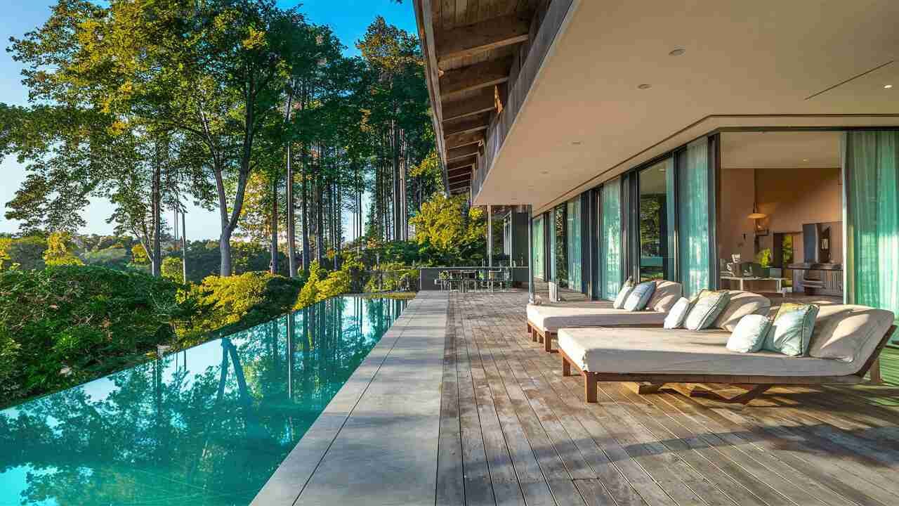 How the outdoor amenities elevate the luxury of Robin Quivers' property